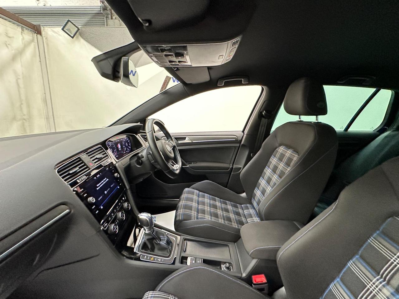 Volkswagen Golf FA18XRE