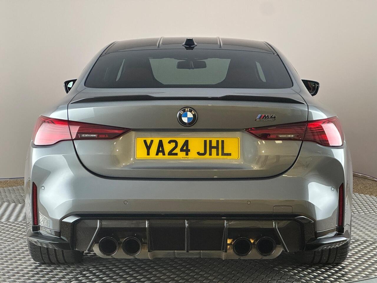 BMW M4 YA24JHL