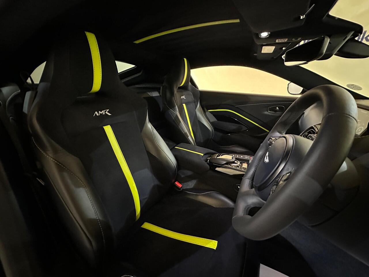 Aston Martin Vantage MV20UZG
