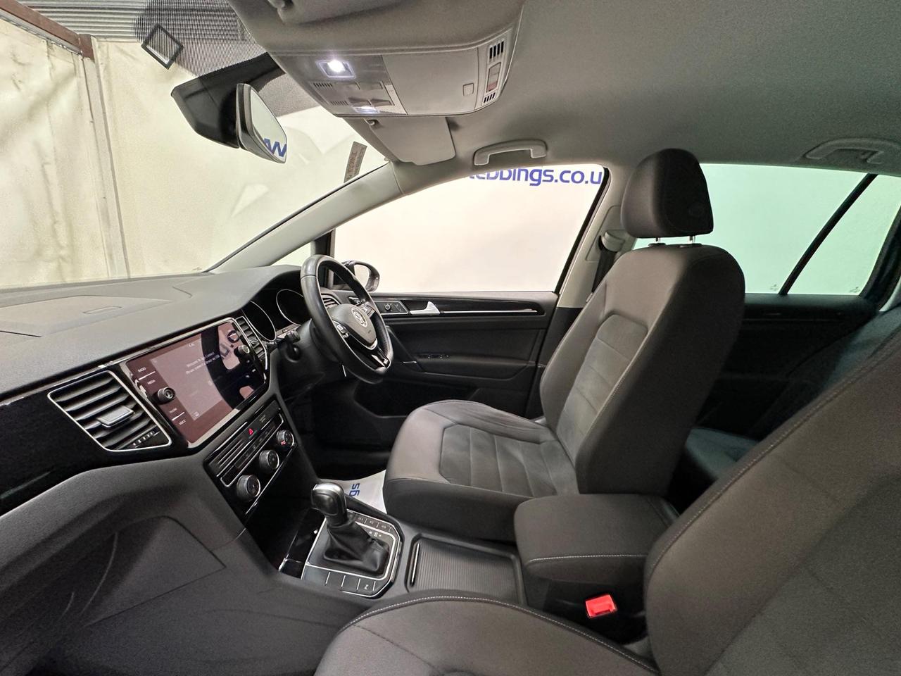 Volkswagen Golf SV LR69XWM