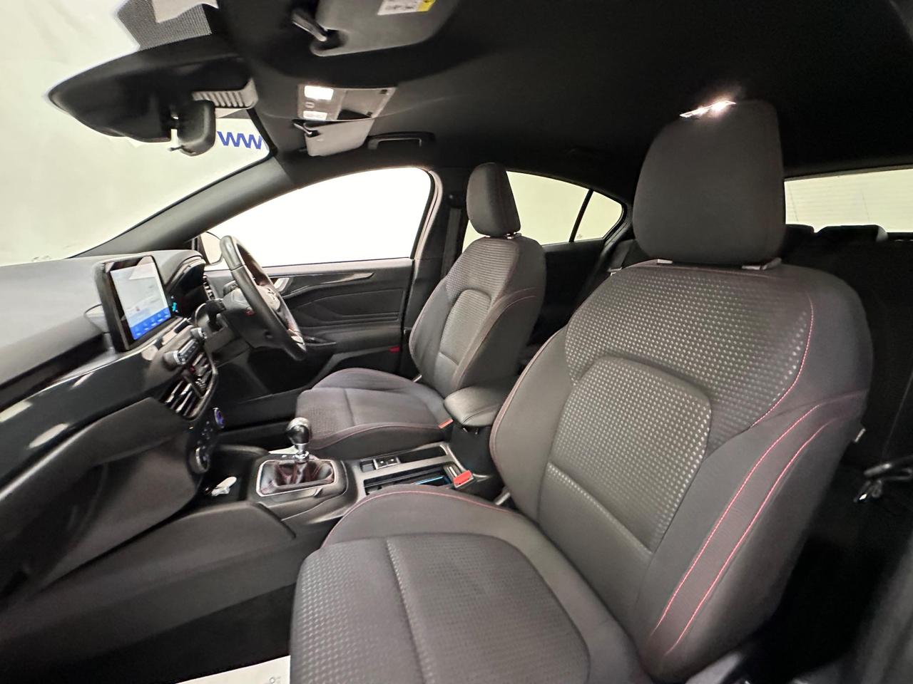 Ford Focus YJ68UAF
