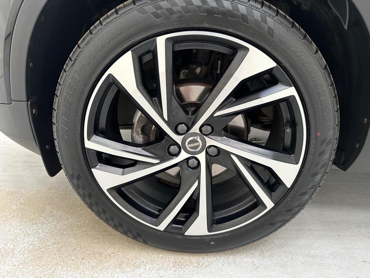 Volvo XC40 YM70MTZ