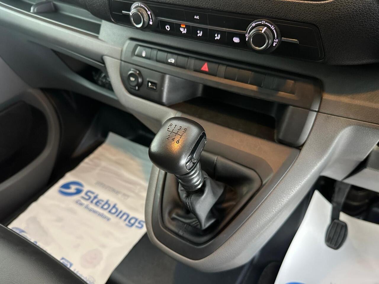 Vauxhall Vivaro MJ69FPE