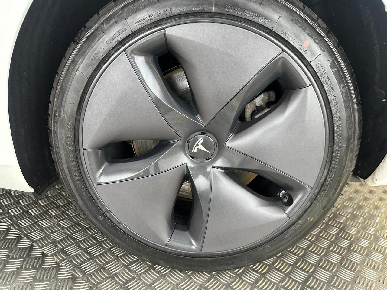 Tesla Model 3 AF72UYZ