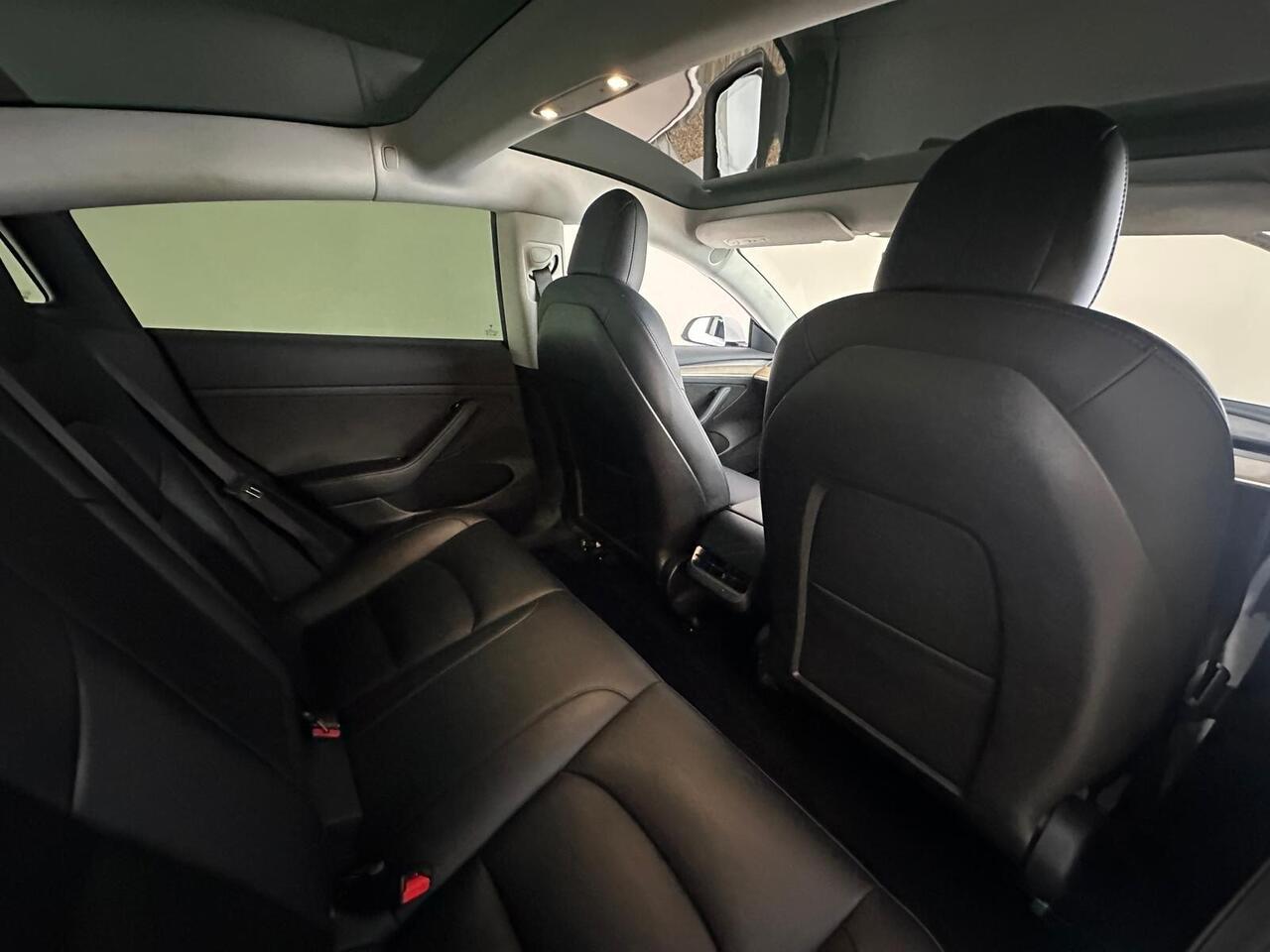 Tesla Model 3 AF72VNT