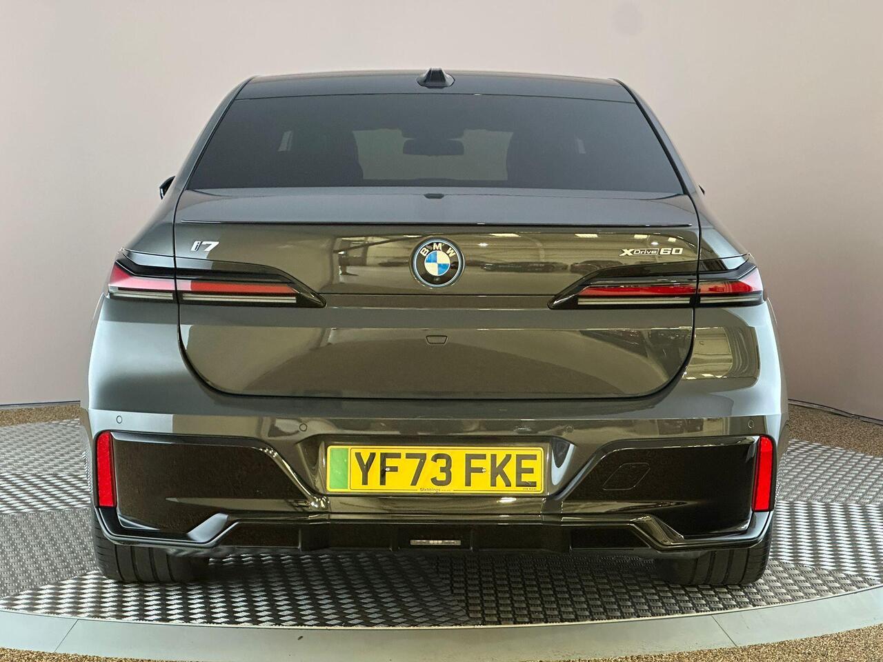 BMW i7 YF73FKE
