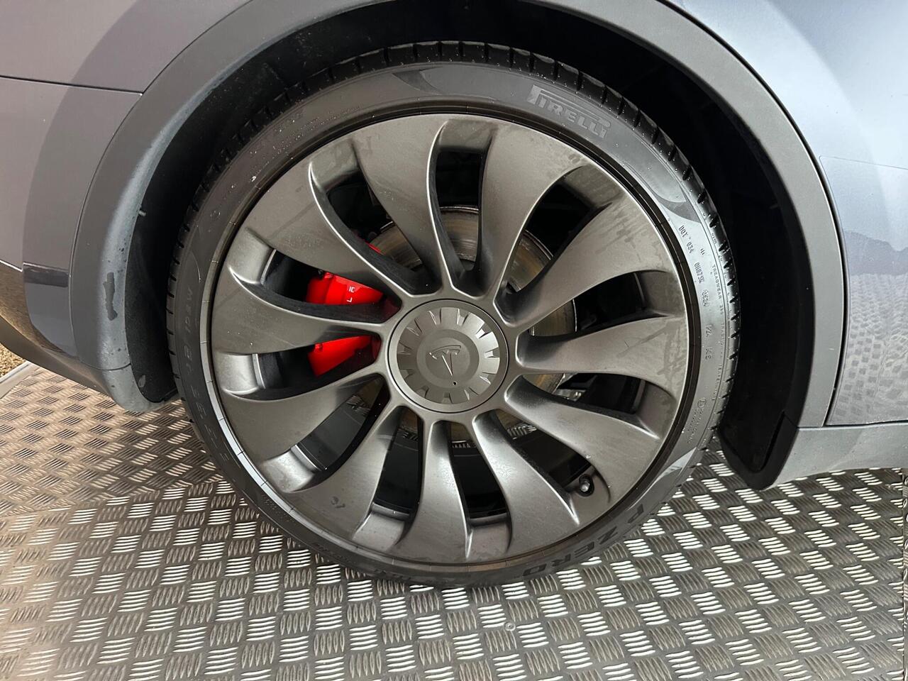 Tesla Model Y NL23XBN