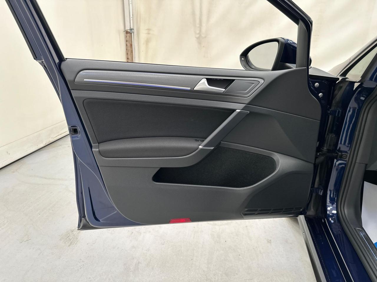 Volkswagen Golf FA18XRE