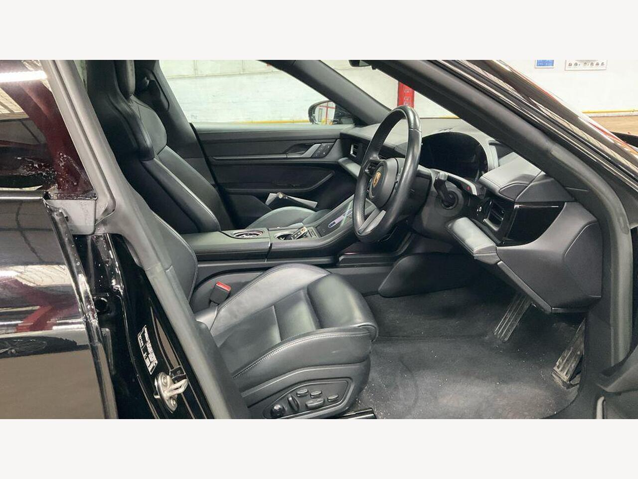 Porsche Taycan YY72RZZ