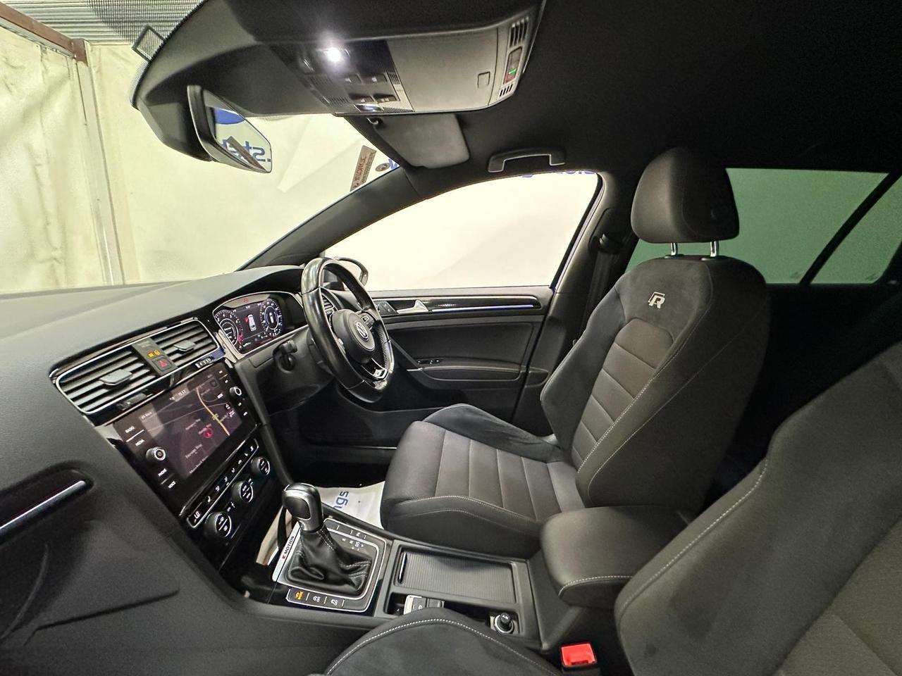 Volkswagen Golf YE70AZG