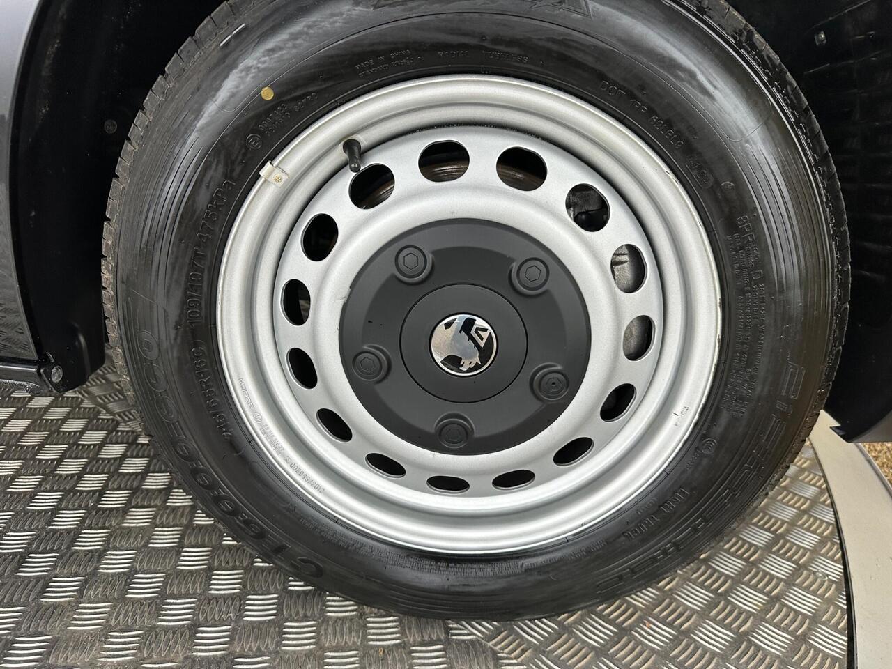 Vauxhall Vivaro DS74OKU