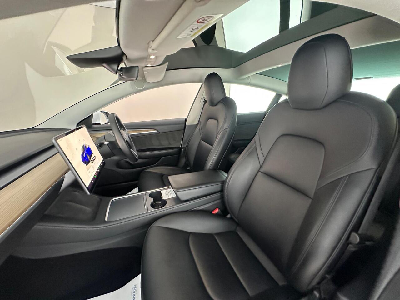 Tesla Model 3 AF72UXZ