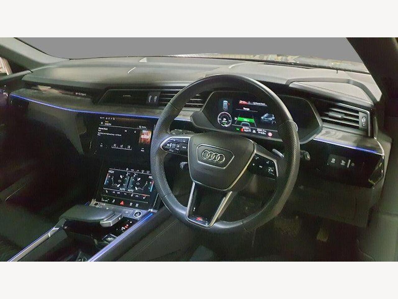 Audi e-tron YH71TMY