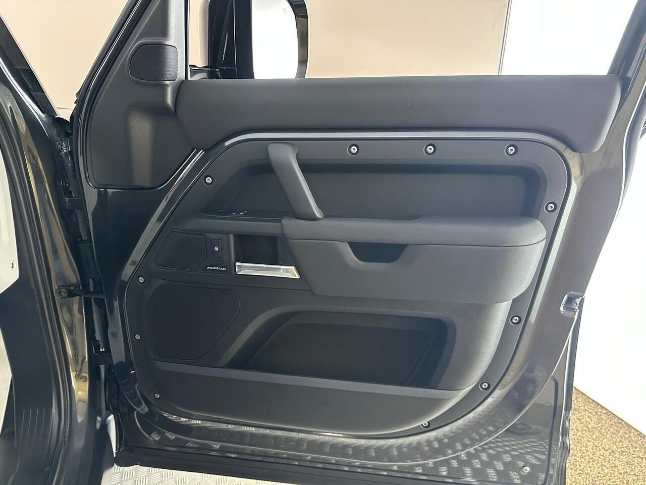 Land Rover Defender 110 FJ25GUH