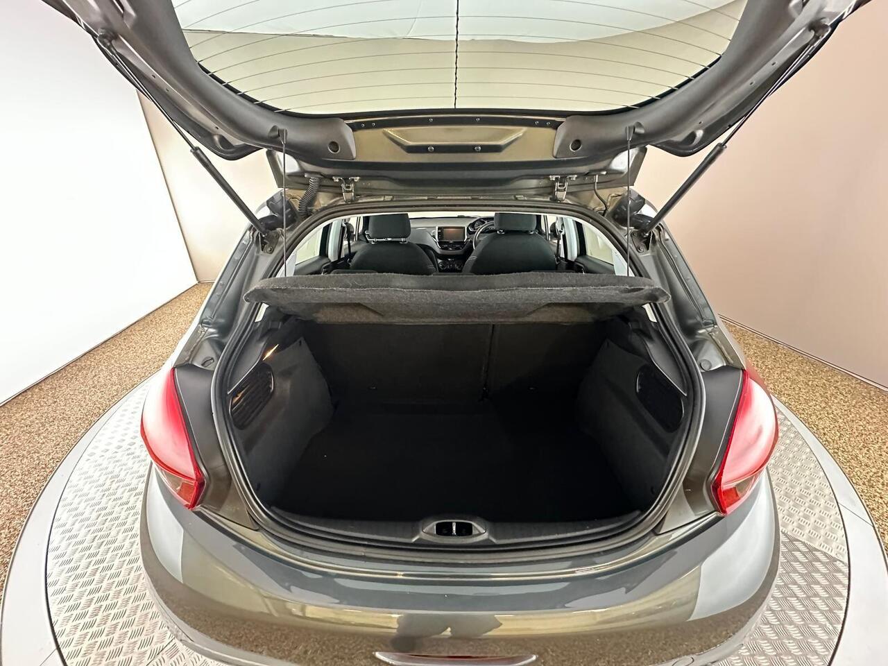 Peugeot 208 GN66YMF