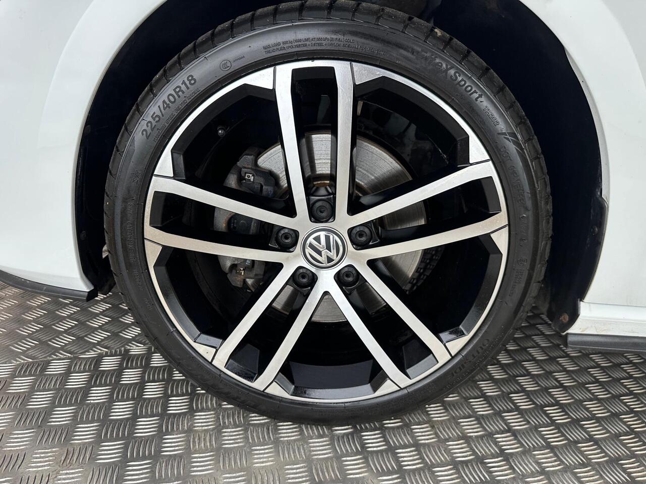 Volkswagen Golf DT66RVJ
