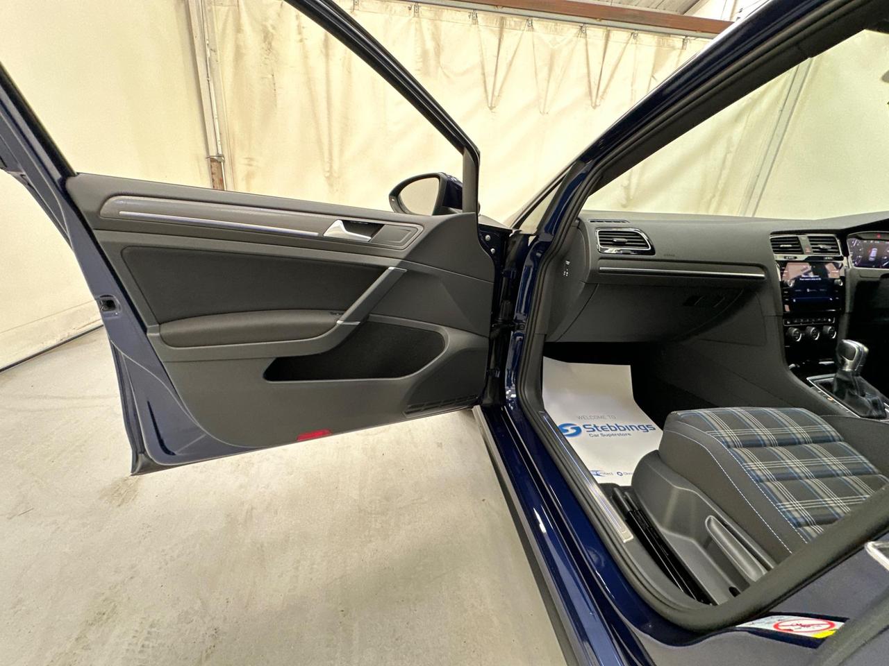 Volkswagen Golf FA18XRE