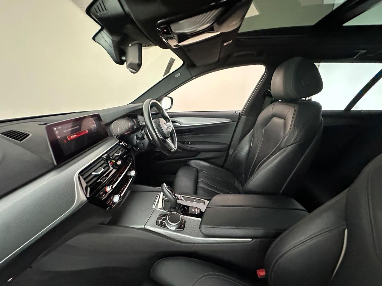 BMW 5 Series YJ19VDG