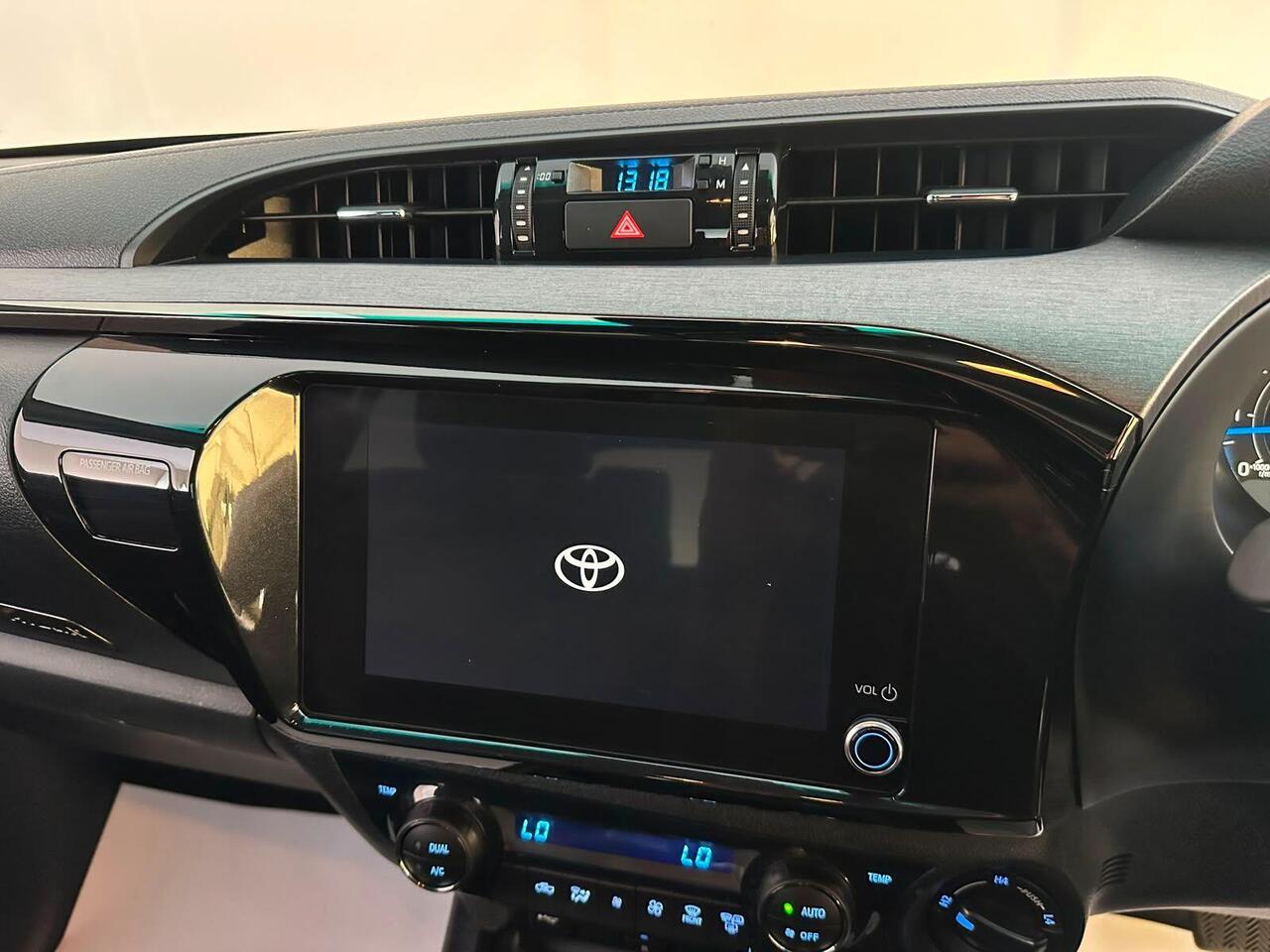 Toyota Hilux MF25BBE