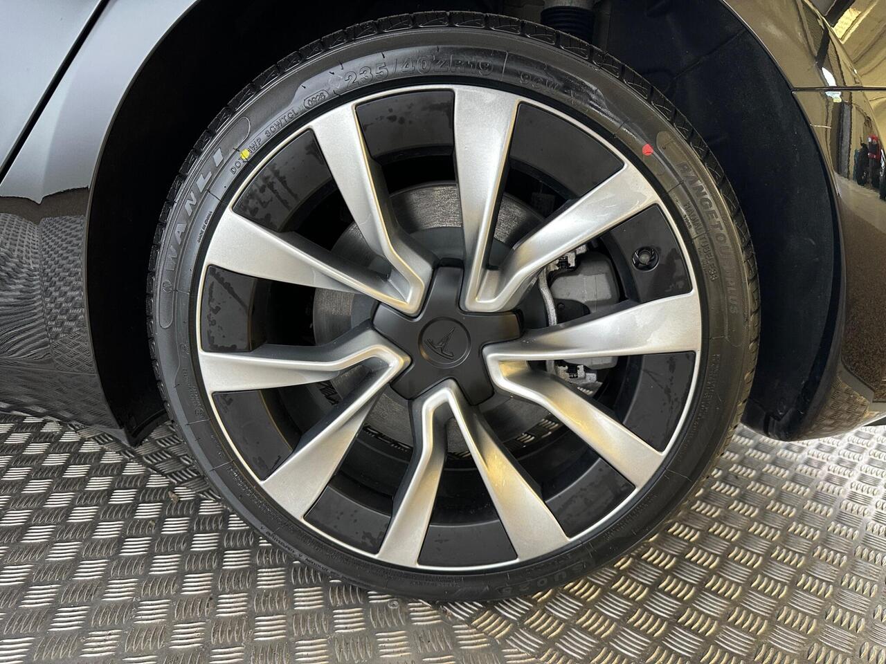 Tesla Model 3 LB74UKP