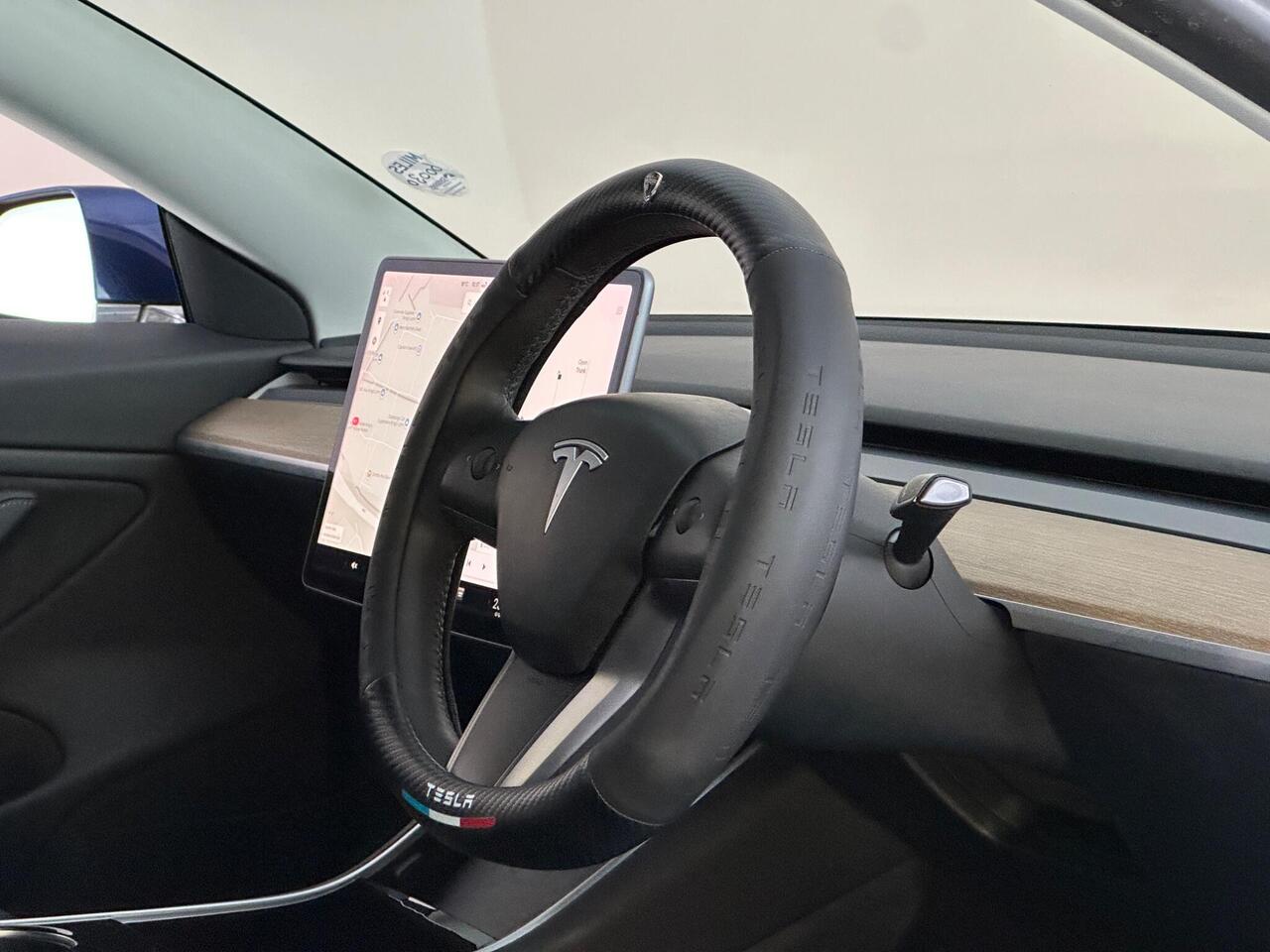Tesla Model 3 YB69TZT