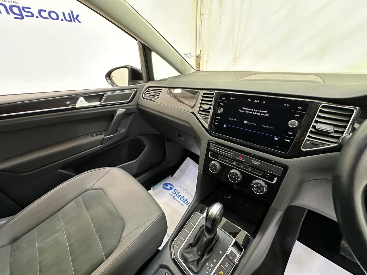 Volkswagen Golf SV LR69XWM