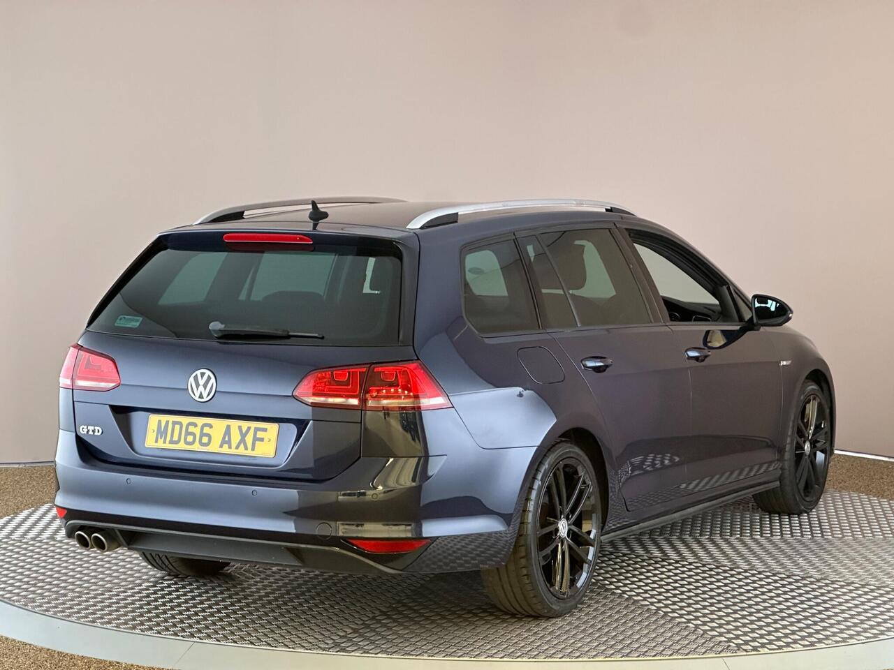 Volkswagen Golf MD66AXF