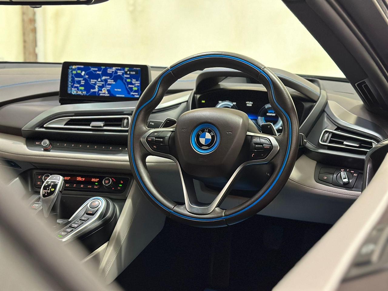 BMW i8 YB68WUT