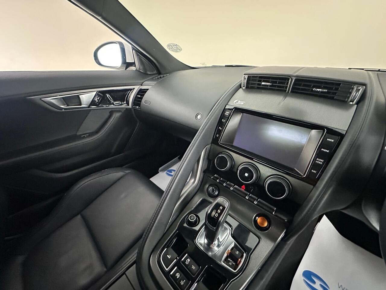 Jaguar F-Type HY64MHK