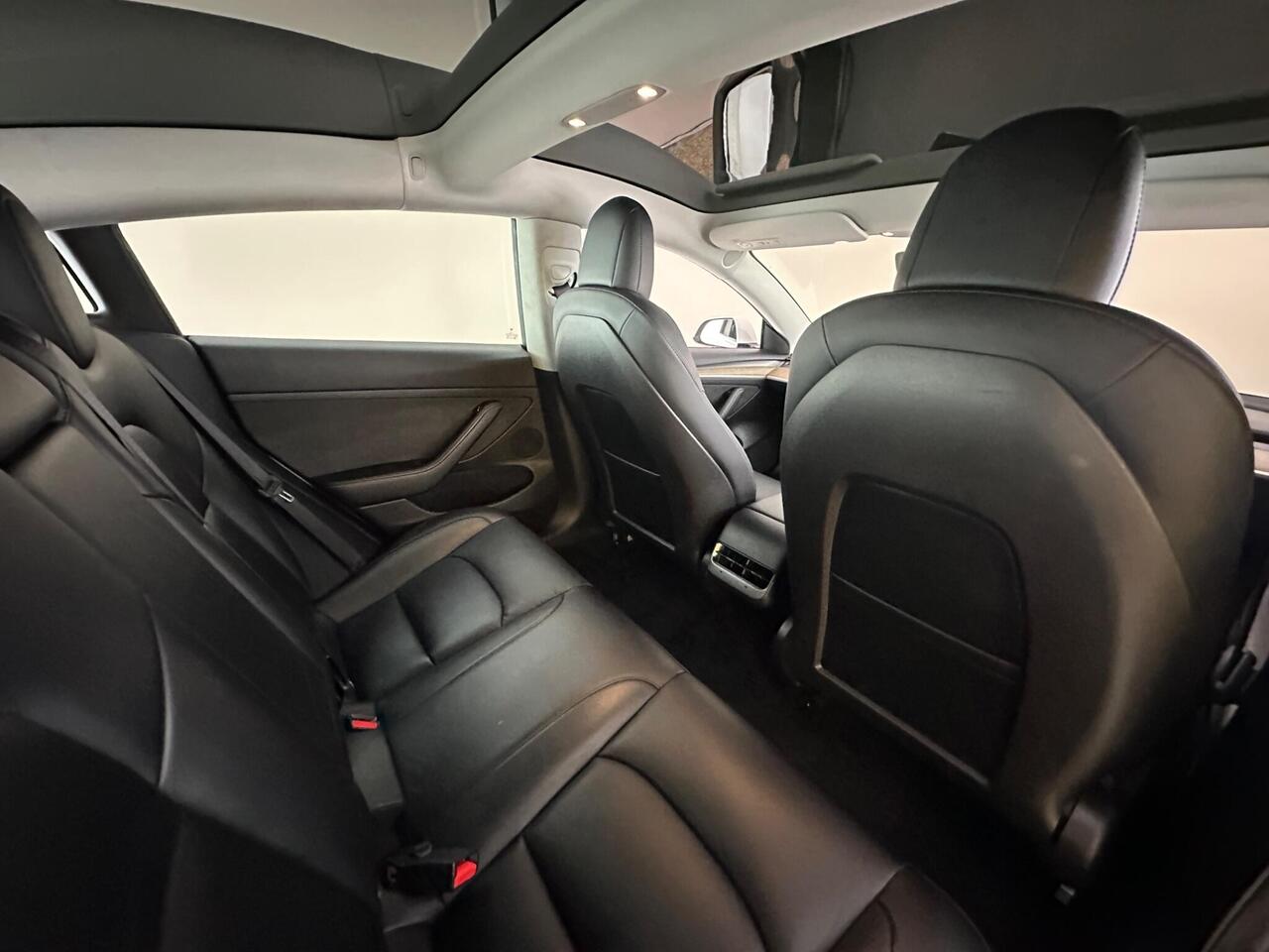 Tesla Model 3 AF72VVL