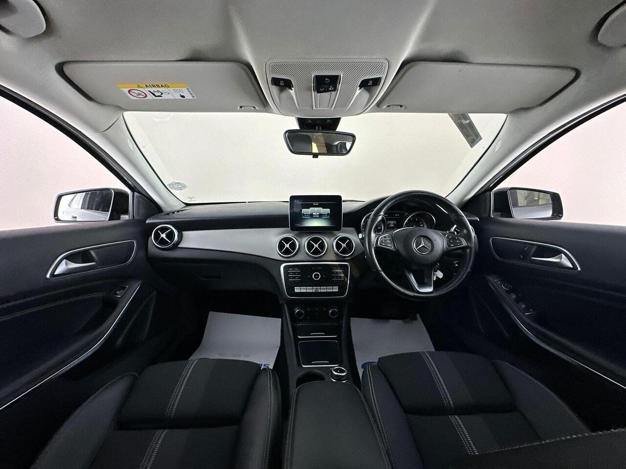 Mercedes-Benz GLA YH69VSZ