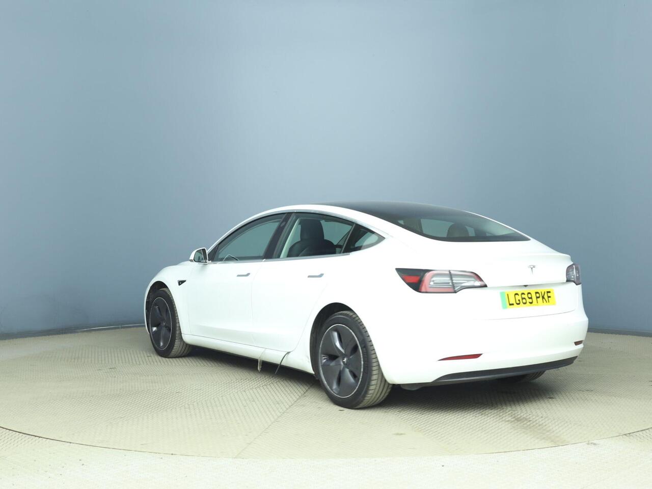 Tesla Model 3 LG69PKF