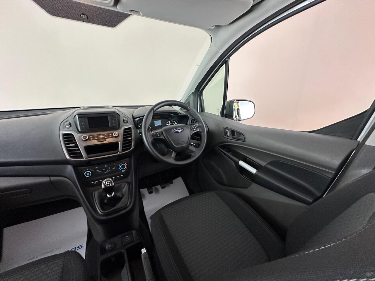Ford Transit Connect YM22UNX