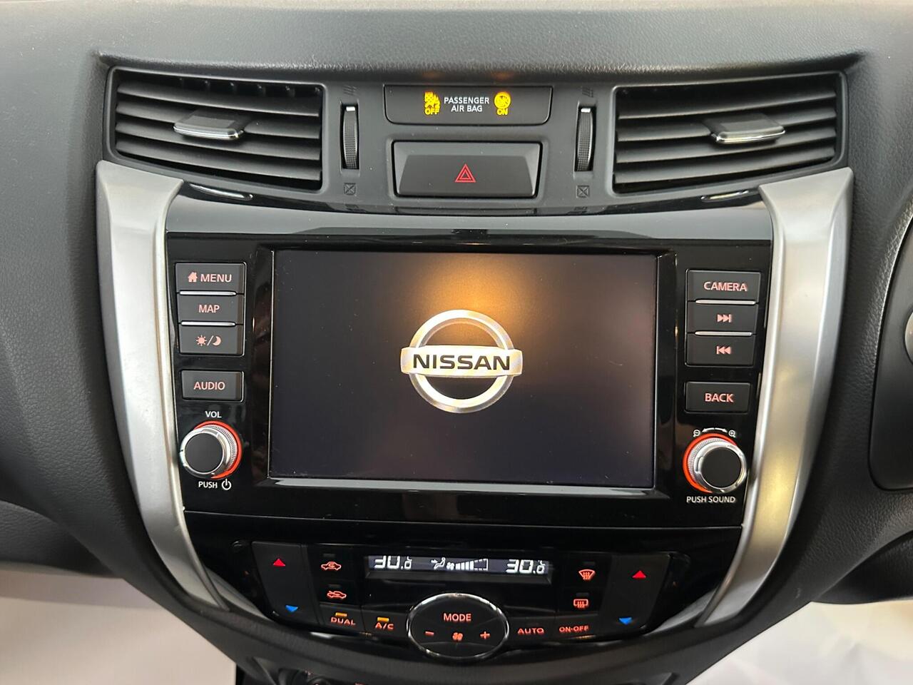 Nissan Navara BK70YHX