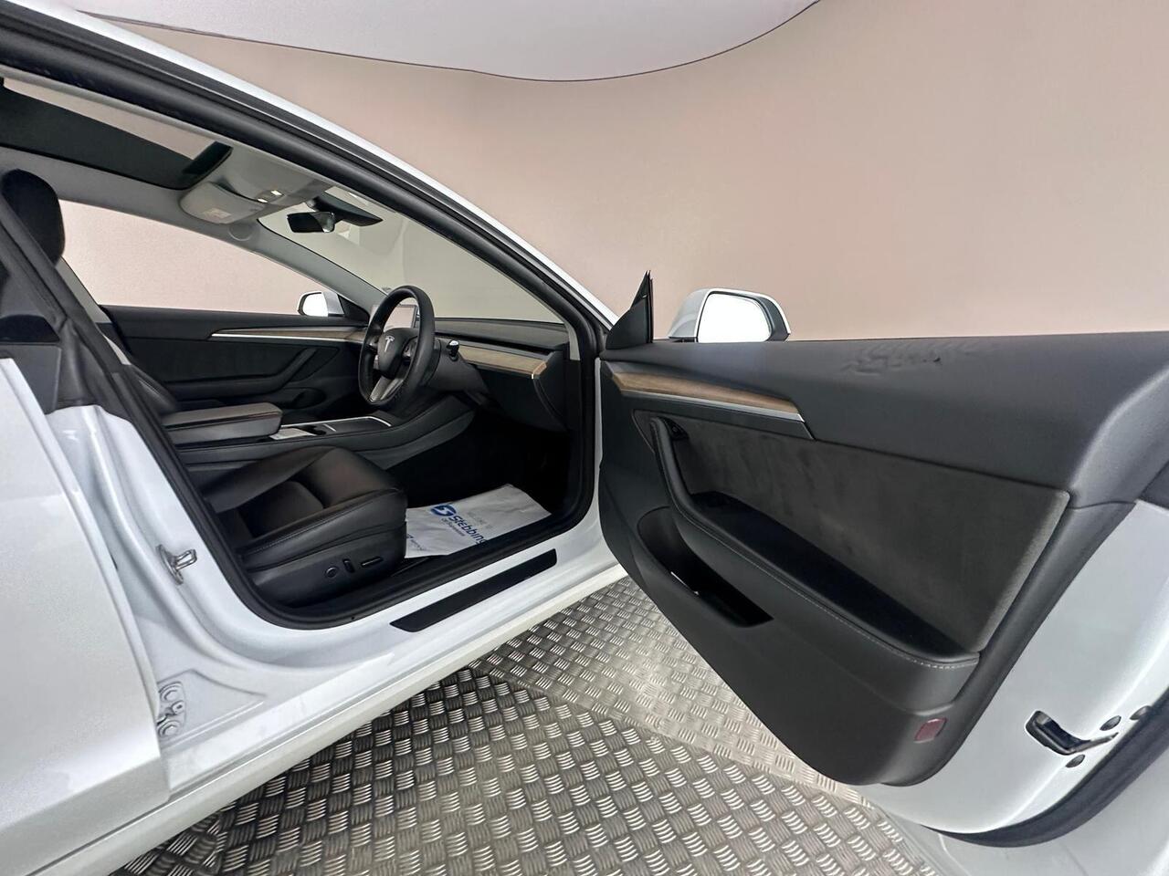 Tesla Model 3 AF72UYZ