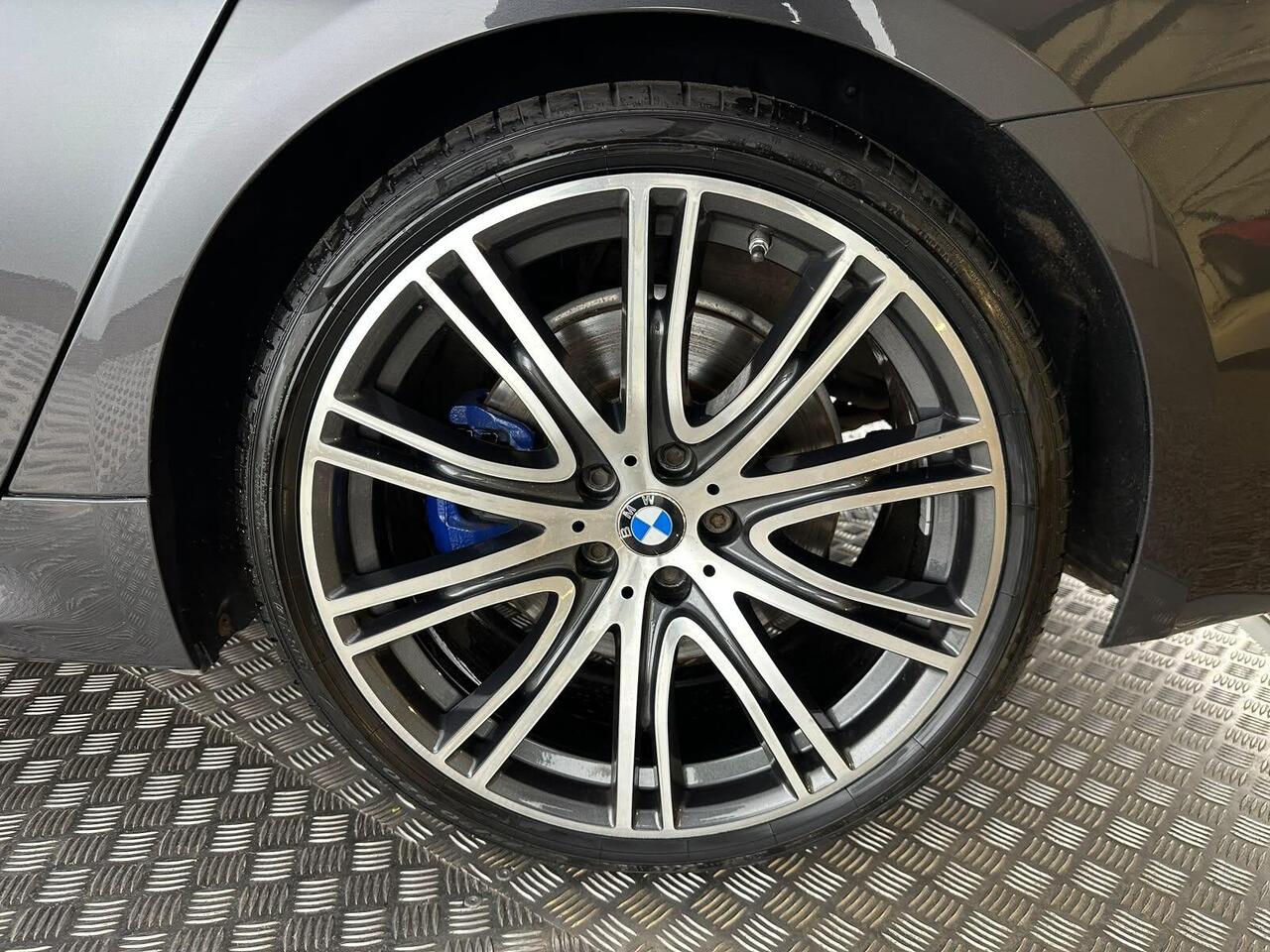 BMW 5 Series YJ19VDG
