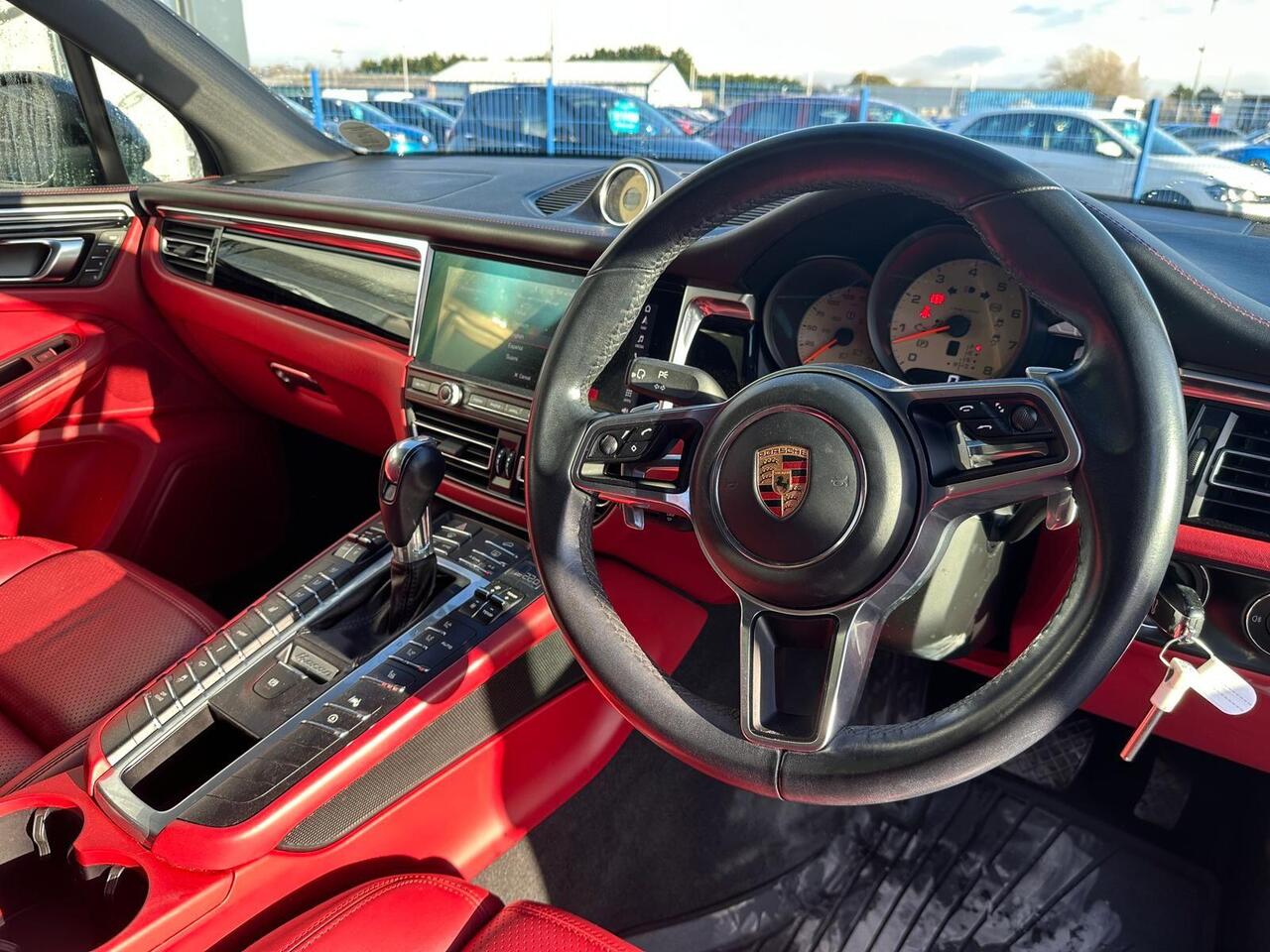 Porsche Macan AO20ZJJ