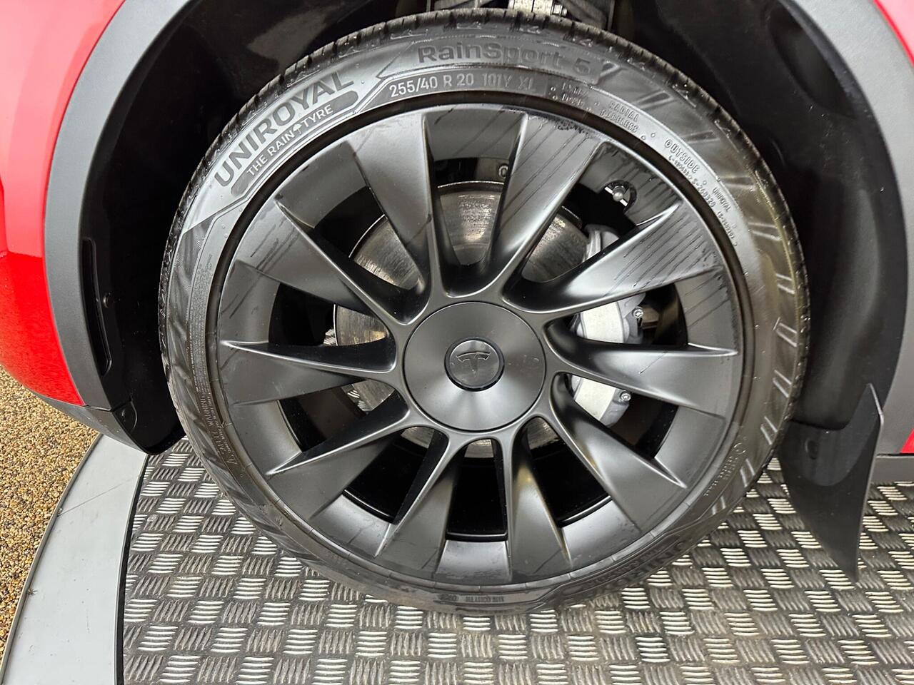 Tesla Model Y BD73NWG