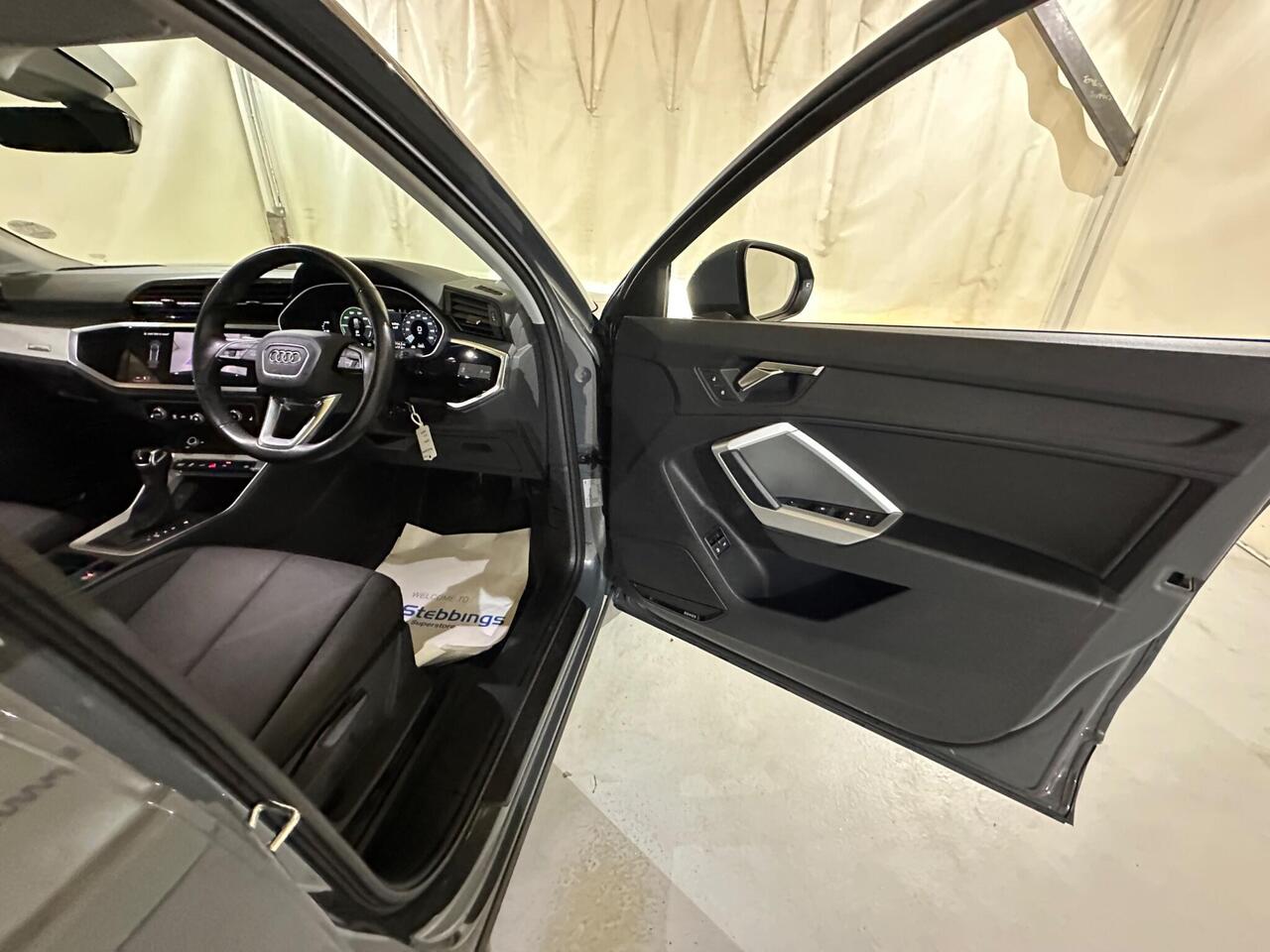 Audi Q3 MW22OVR
