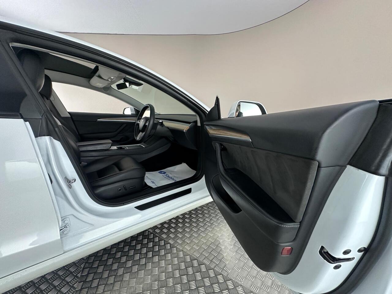 Tesla Model 3 AF72UXZ