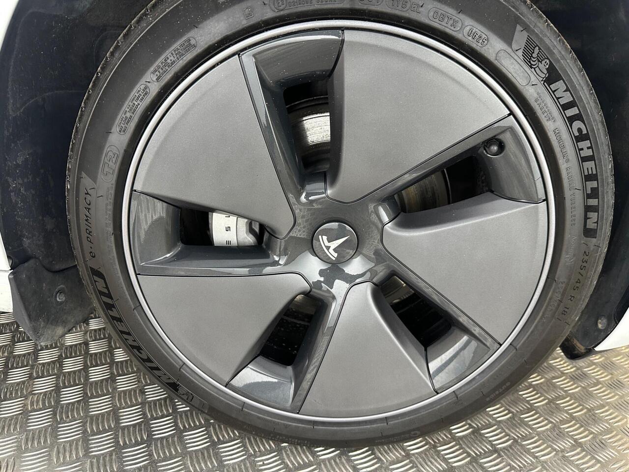 Tesla Model 3 AF72UVS