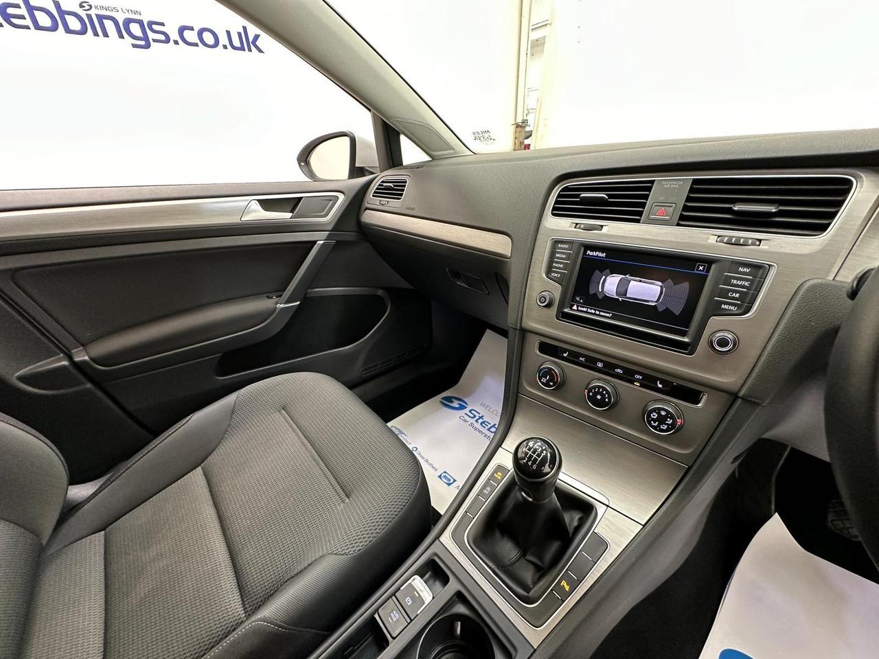 Volkswagen Golf DH66WPE