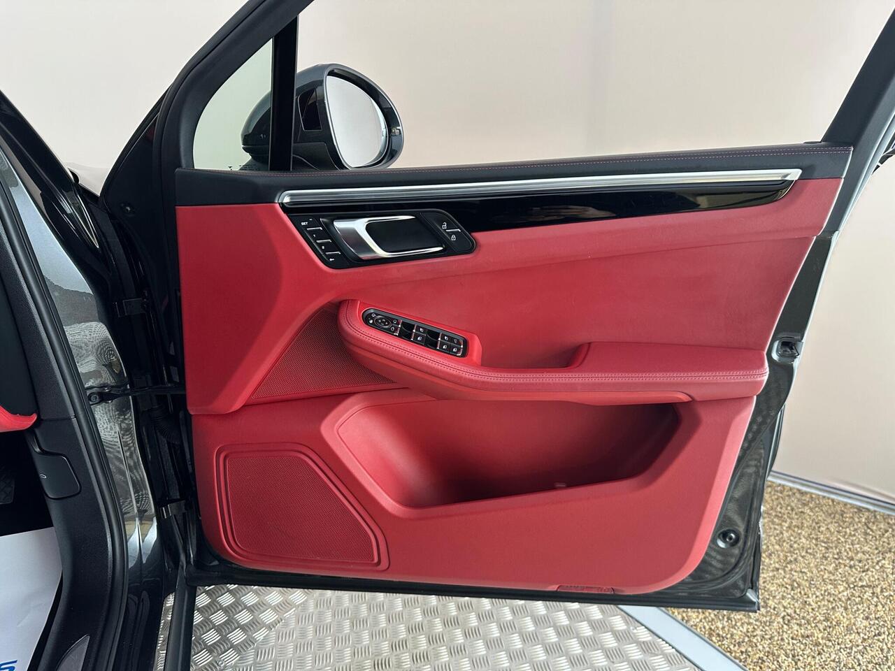 Porsche Macan AO20ZJJ