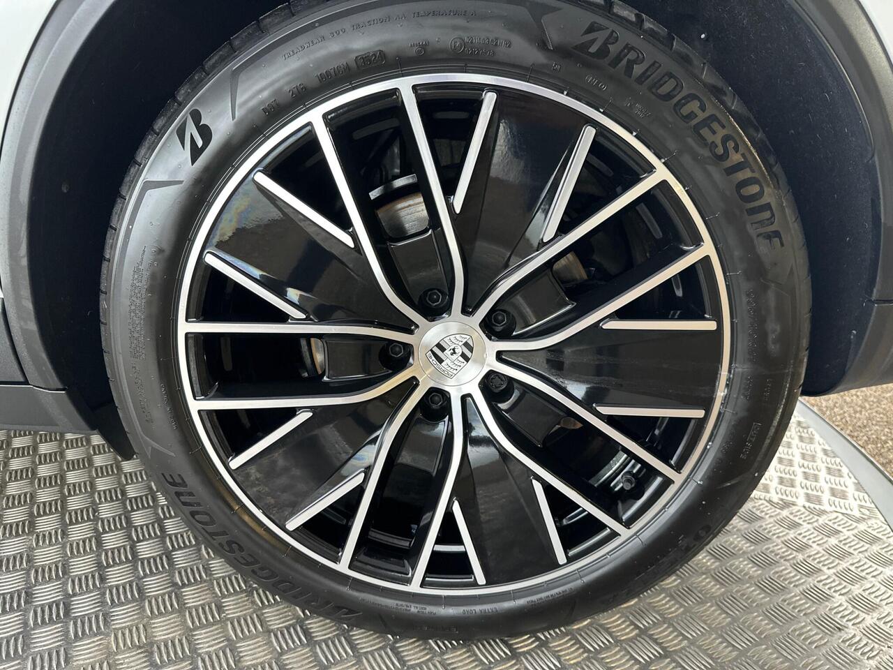 Porsche Macan FD74LXY