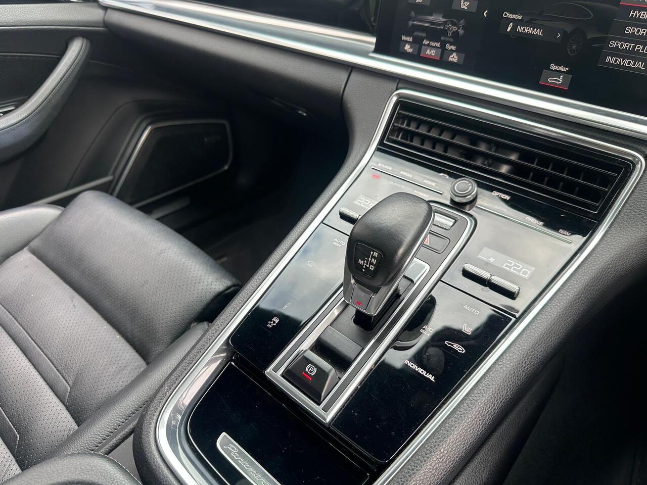 Porsche Panamera VU67KYG