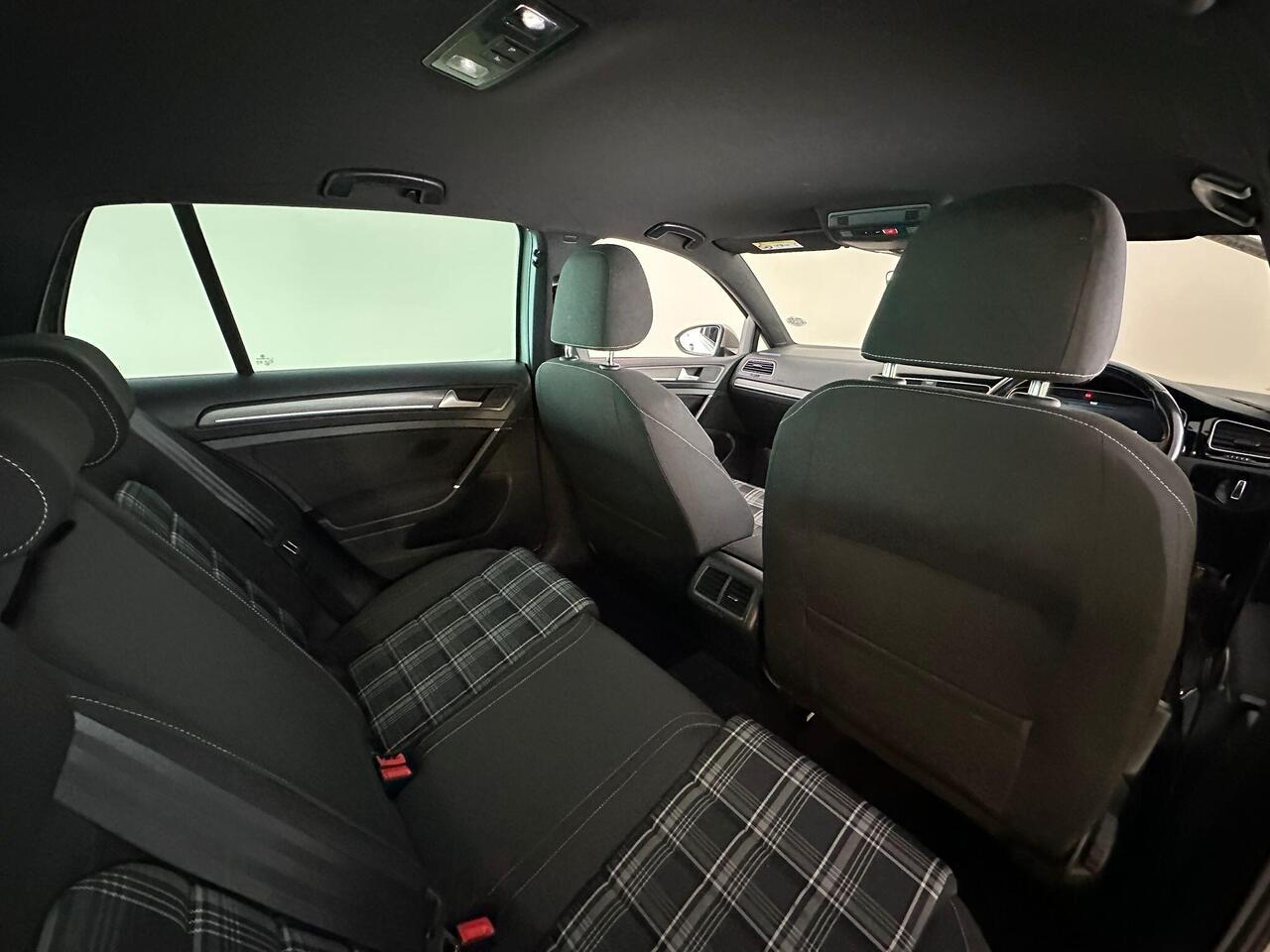 Volkswagen Golf MK69DZY