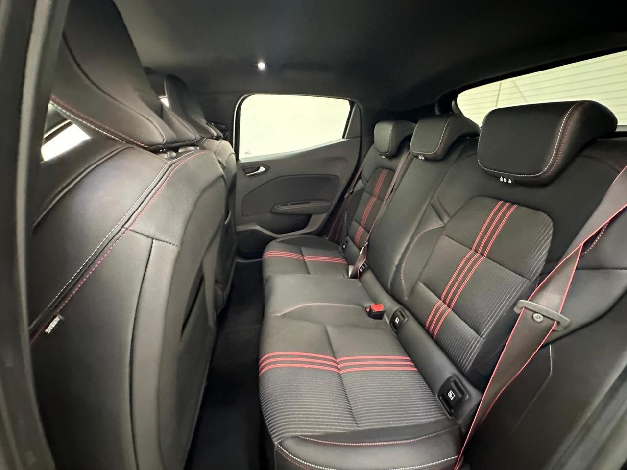 Renault Clio YE71SWN
