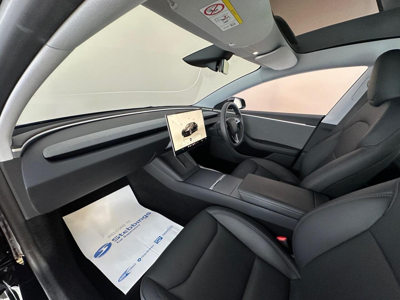 Tesla Model 3 LB74UKP