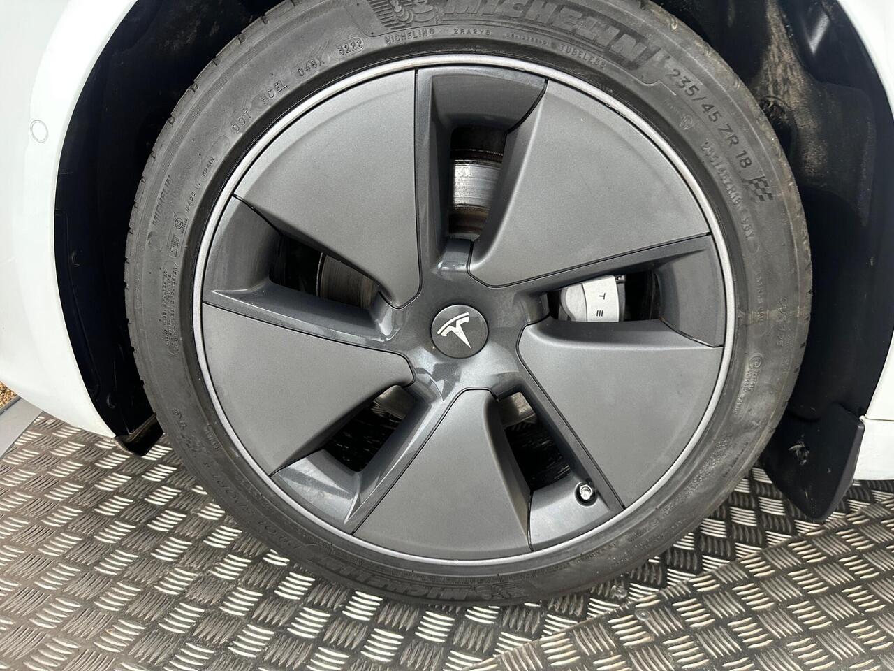 Tesla Model 3 AF72VKR