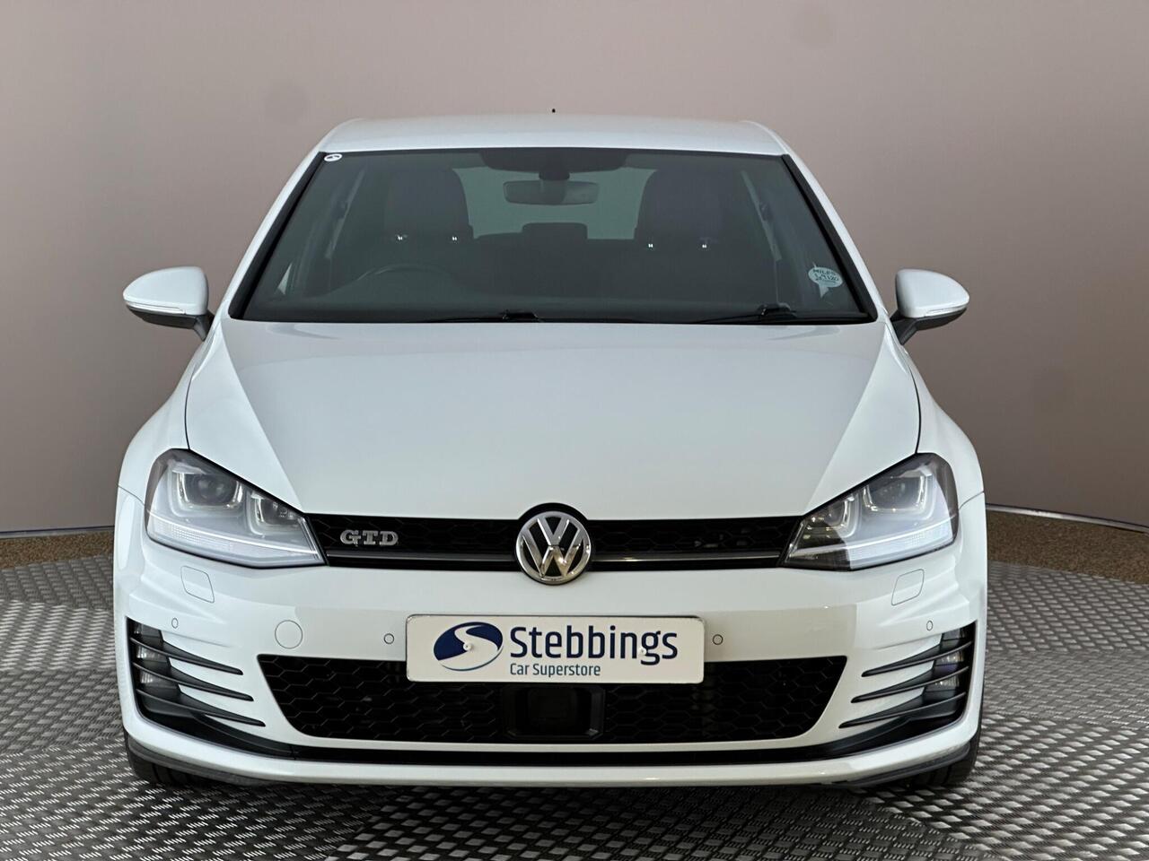 Volkswagen Golf DT66RVJ